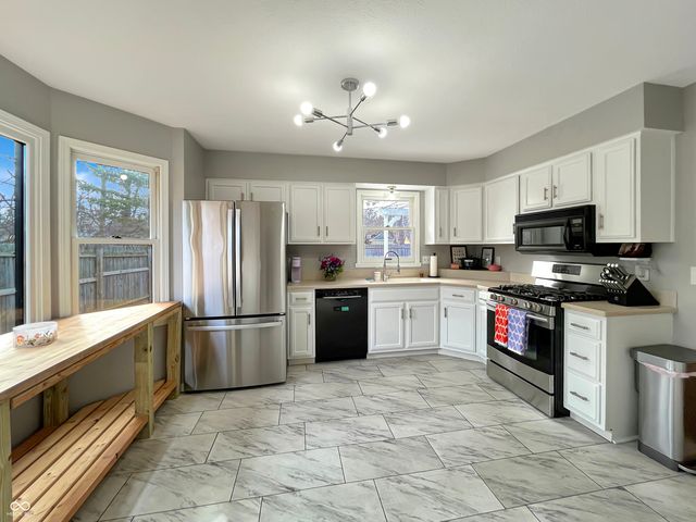 8140 Menlo Court Drive W, Indianapolis, IN 46240