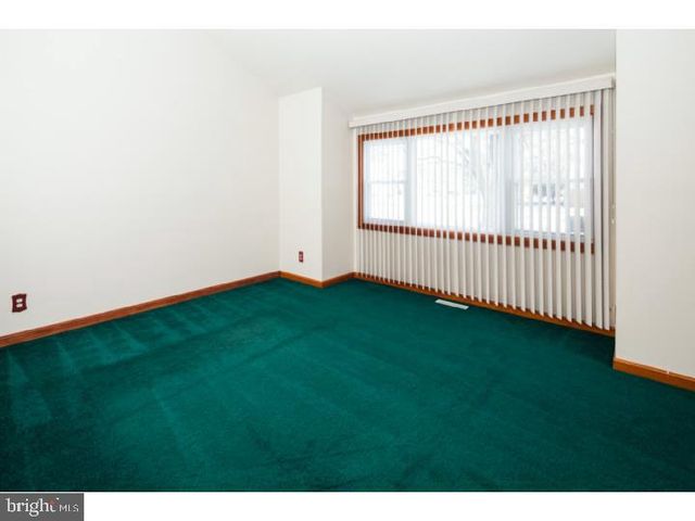 225 BRENNEN DR, Newark, DE 19713