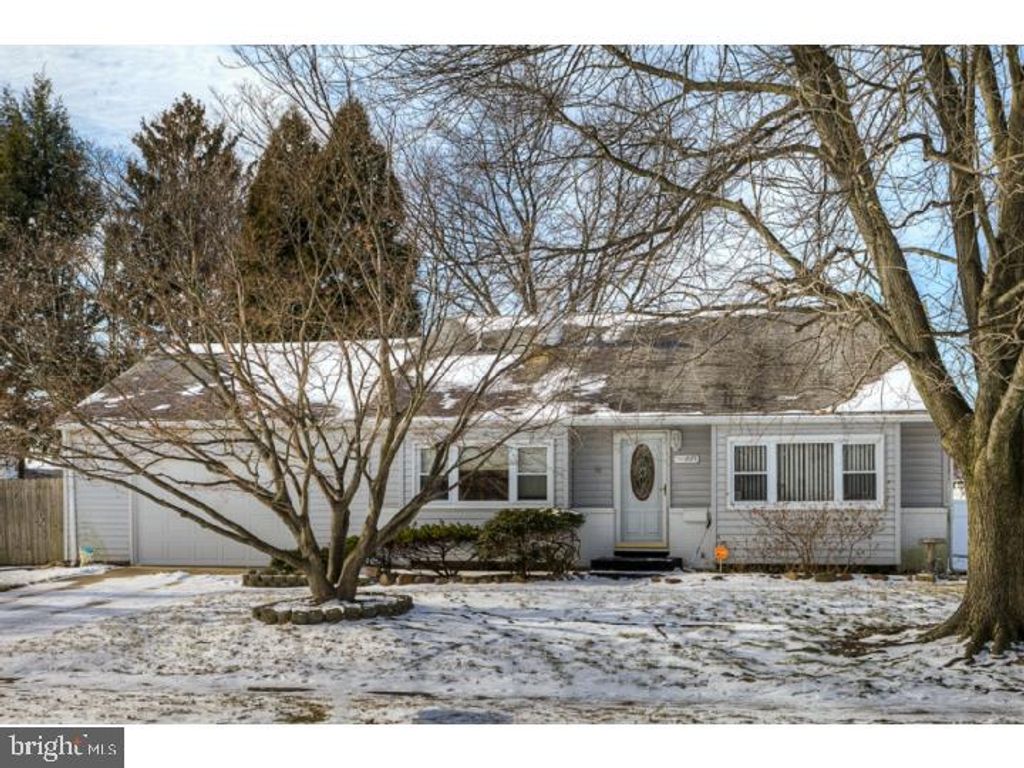 225 BRENNEN DR, Newark, DE 19713