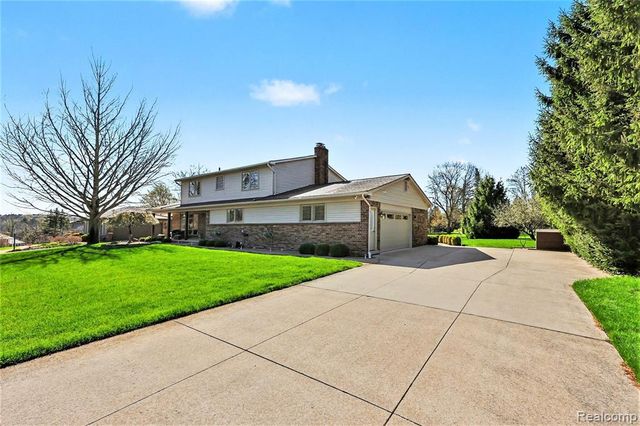 69533 Brookhill Drive, Bruce, MI 48065
