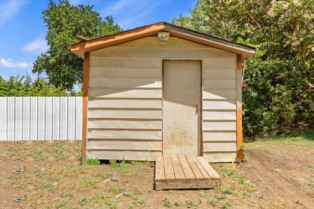 1100 N Church Street, Decatur, TX 76234