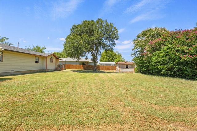 1100 N Church Street, Decatur, TX 76234
