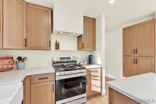 5402 Cole St, San Diego, CA 92117