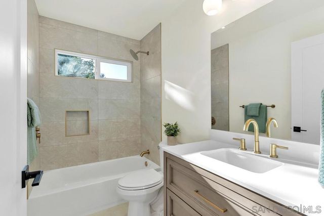 5402 Cole St, San Diego, CA 92117