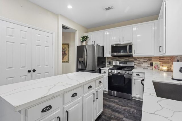 9506 Eddys Edge Court, Houston, TX 77089