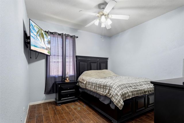 9506 Eddys Edge Court, Houston, TX 77089