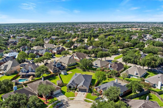 9506 Eddys Edge Court, Houston, TX 77089