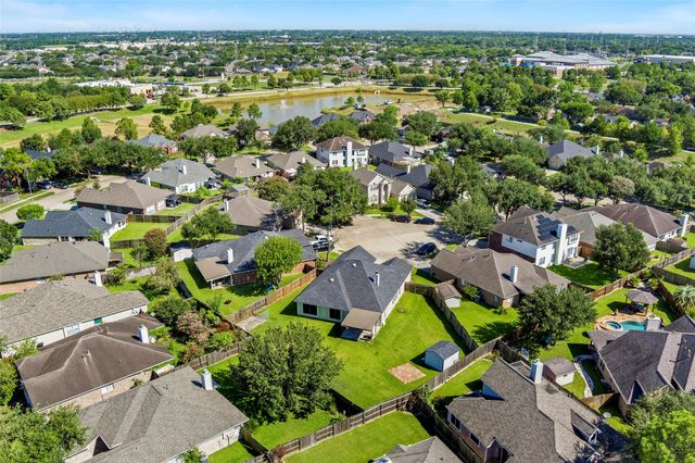 9506 Eddys Edge Court, Houston, TX 77089