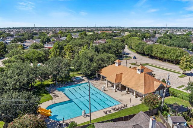 9506 Eddys Edge Court, Houston, TX 77089