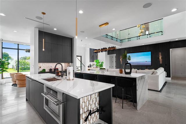 7821 3RD AVENUE S, St Petersburg, FL 33707