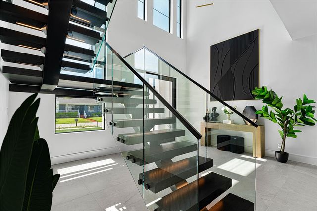 7821 3RD AVENUE S, St Petersburg, FL 33707