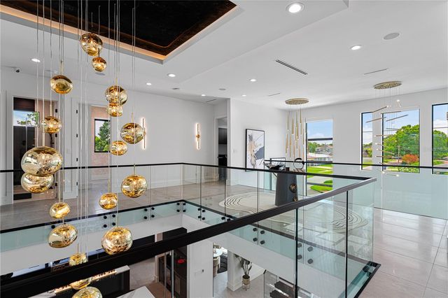 7821 3RD AVENUE S, St Petersburg, FL 33707