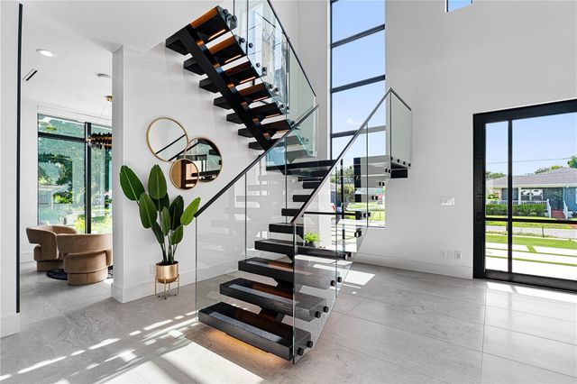 7821 3RD AVENUE S, St Petersburg, FL 33707