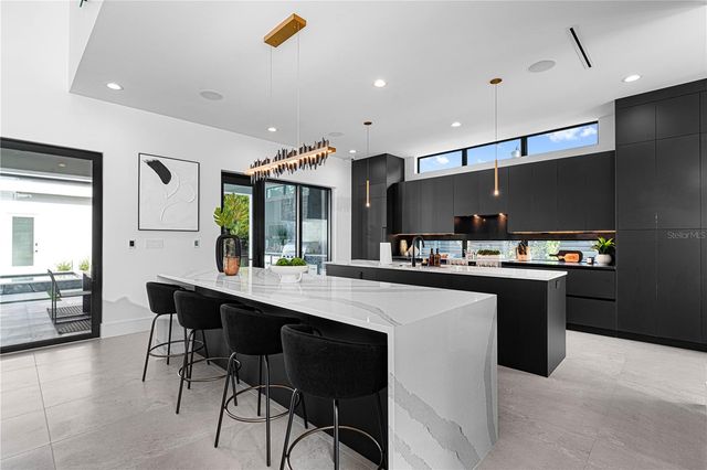 7821 3RD AVENUE S, St Petersburg, FL 33707