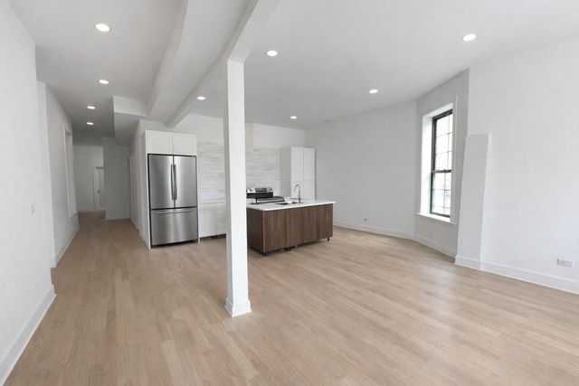 2852 W Polk Street, Chicago, IL 60612