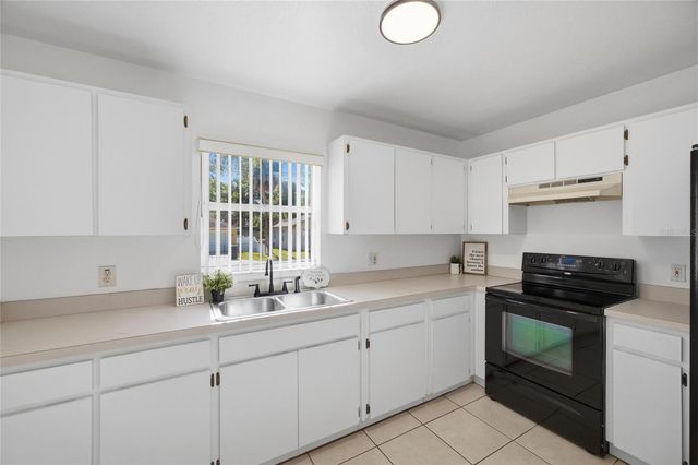 8512 N DIXON AVENUE, Tampa, FL 33604