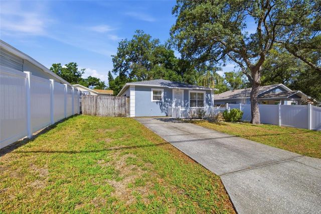 8512 N DIXON AVENUE, Tampa, FL 33604
