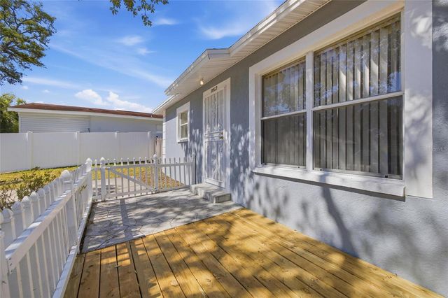 8512 N DIXON AVENUE, Tampa, FL 33604