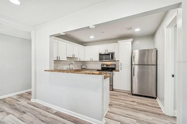 2810 W SILVER LAKE AVENUE, Tampa, FL 33614