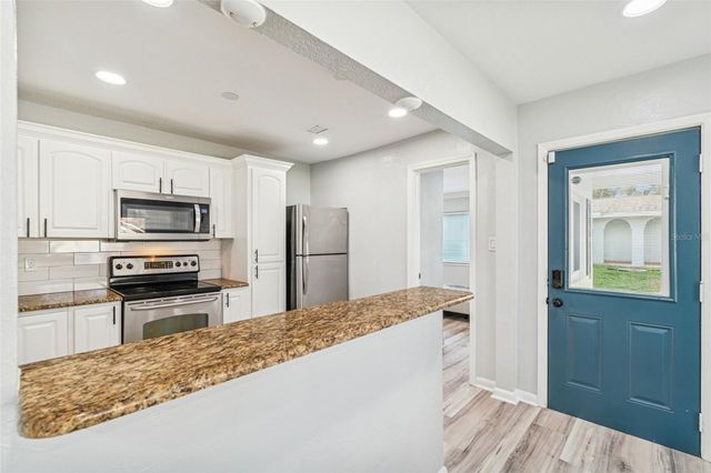 2810 W SILVER LAKE AVENUE, Tampa, FL 33614