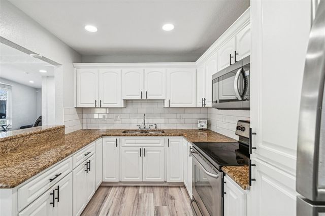 2810 W SILVER LAKE AVENUE, Tampa, FL 33614