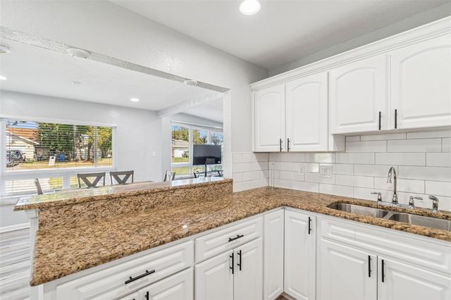 2810 W SILVER LAKE AVENUE, Tampa, FL 33614