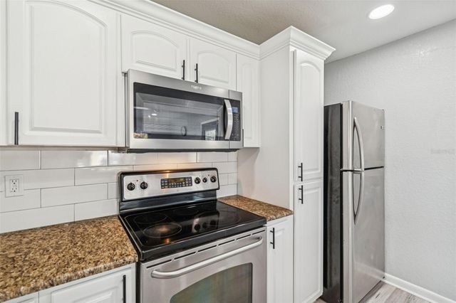 2810 W SILVER LAKE AVENUE, Tampa, FL 33614