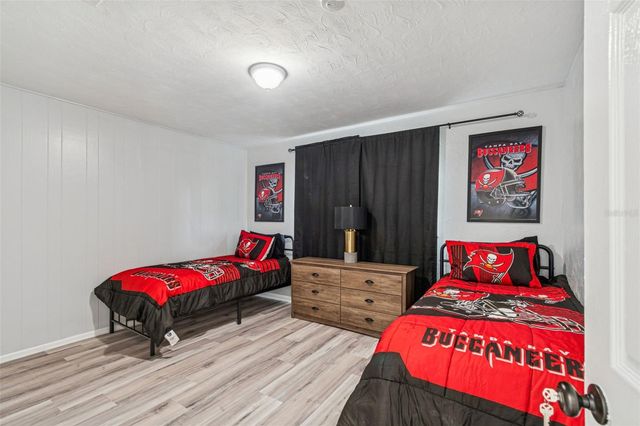 2810 W SILVER LAKE AVENUE, Tampa, FL 33614