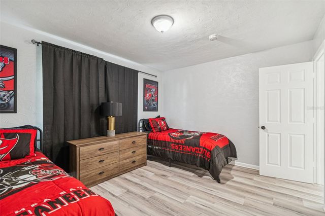 2810 W SILVER LAKE AVENUE, Tampa, FL 33614