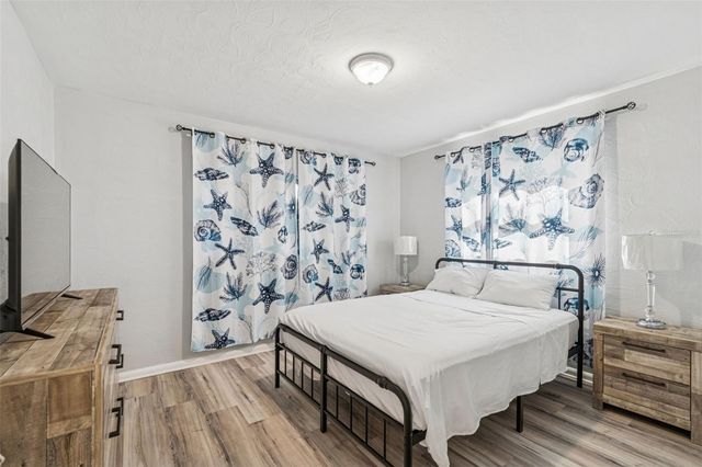 2810 W SILVER LAKE AVENUE, Tampa, FL 33614