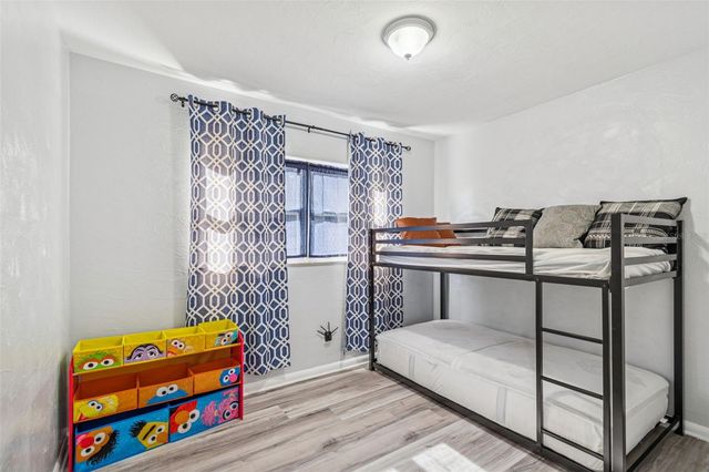 2810 W SILVER LAKE AVENUE, Tampa, FL 33614