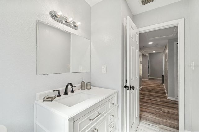 2810 W SILVER LAKE AVENUE, Tampa, FL 33614