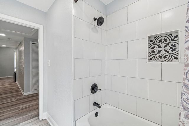 2810 W SILVER LAKE AVENUE, Tampa, FL 33614