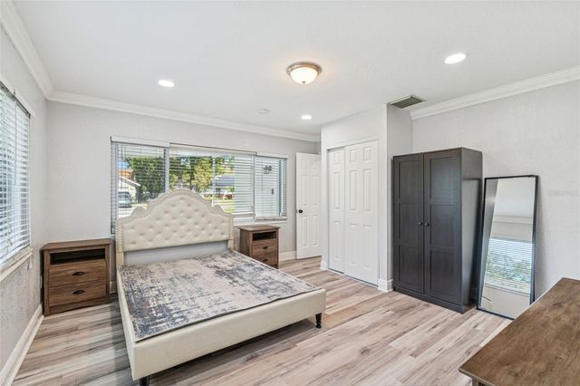 2810 W SILVER LAKE AVENUE, Tampa, FL 33614