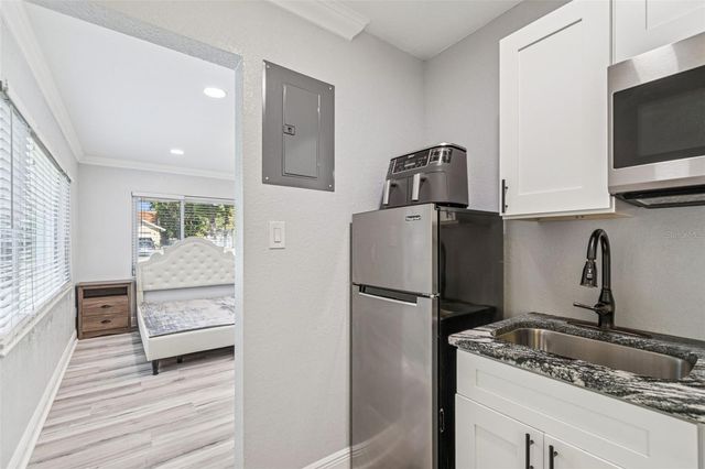 2810 W SILVER LAKE AVENUE, Tampa, FL 33614