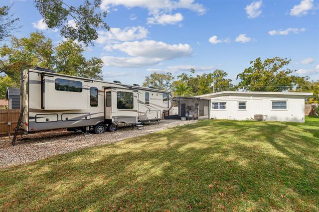 2810 W SILVER LAKE AVENUE, Tampa, FL 33614