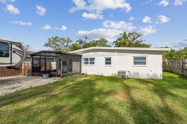 2810 W SILVER LAKE AVENUE, Tampa, FL 33614