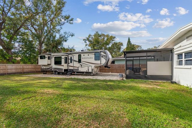 2810 W SILVER LAKE AVENUE, Tampa, FL 33614