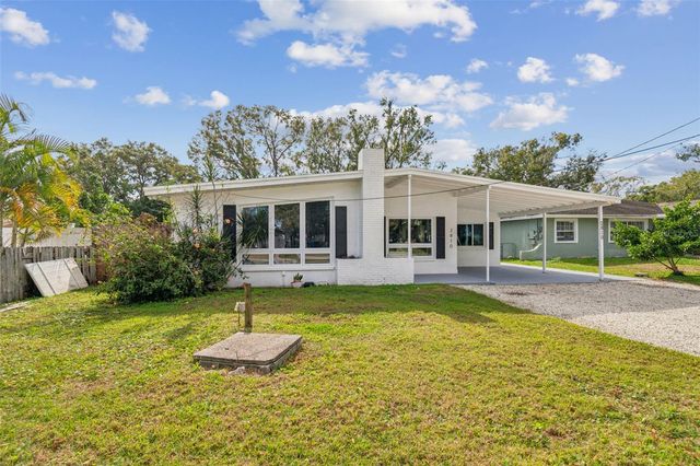 2810 W SILVER LAKE AVENUE, Tampa, FL 33614