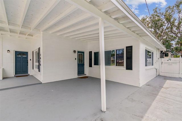 2810 W SILVER LAKE AVENUE, Tampa, FL 33614