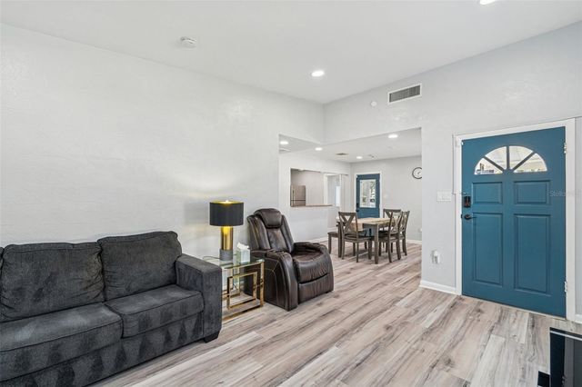 2810 W SILVER LAKE AVENUE, Tampa, FL 33614