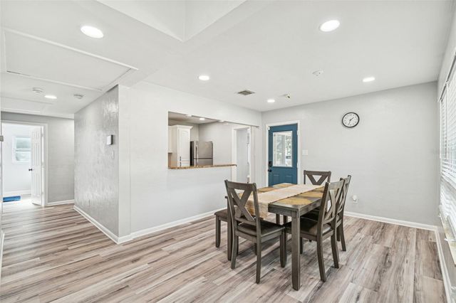 2810 W SILVER LAKE AVENUE, Tampa, FL 33614