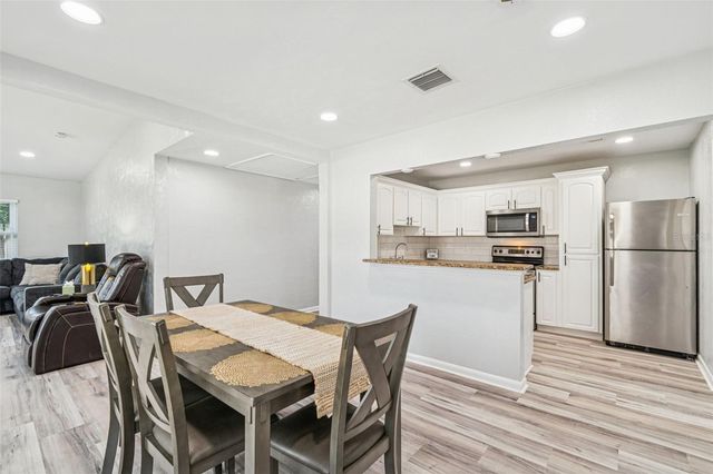 2810 W SILVER LAKE AVENUE, Tampa, FL 33614