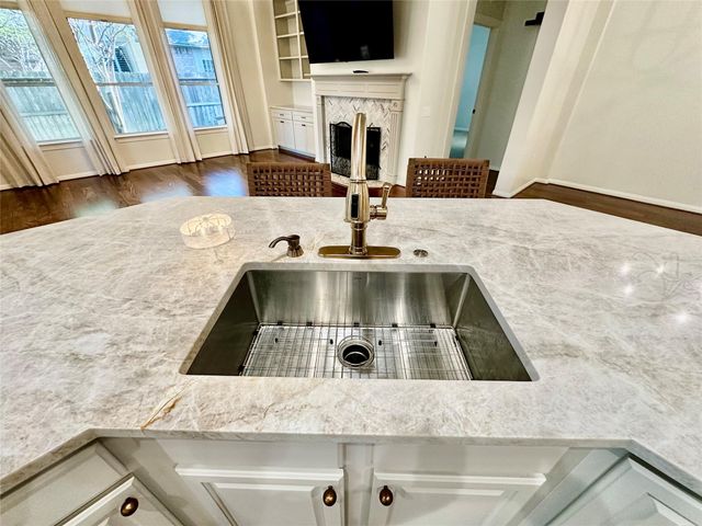 2301 S Venice Drive, Pearland, TX 77581