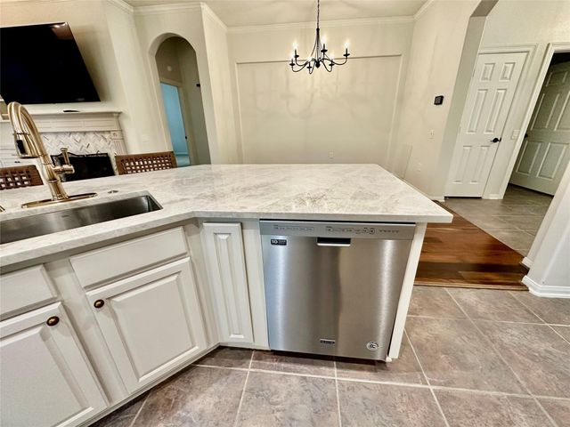 2301 S Venice Drive, Pearland, TX 77581