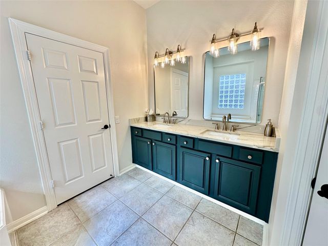2301 S Venice Drive, Pearland, TX 77581