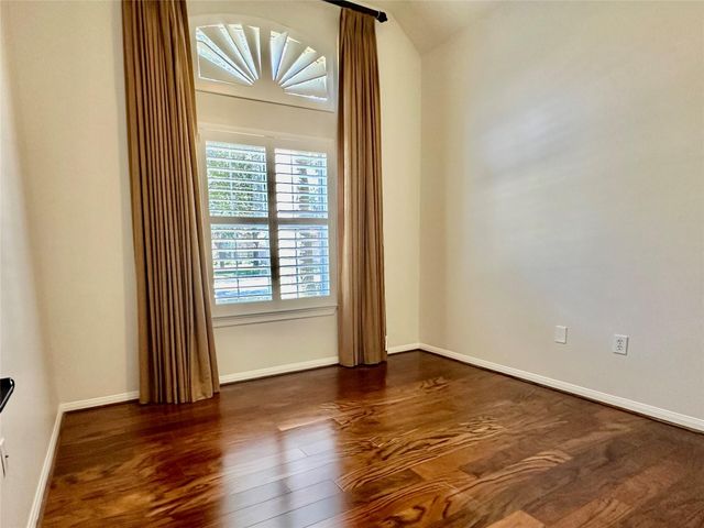 2301 S Venice Drive, Pearland, TX 77581