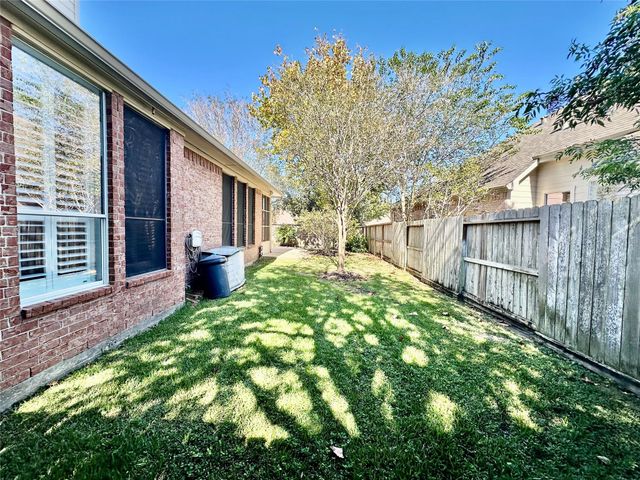 2301 S Venice Drive, Pearland, TX 77581