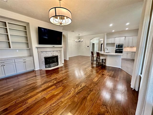 2301 S Venice Drive, Pearland, TX 77581