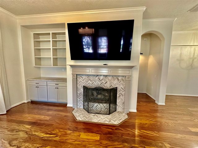 2301 S Venice Drive, Pearland, TX 77581
